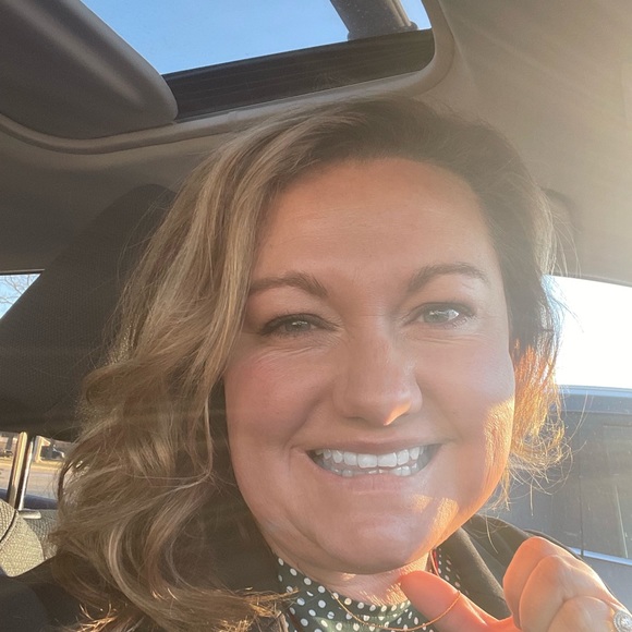 Meet your Posher, Jessica - Picture 2 of 3